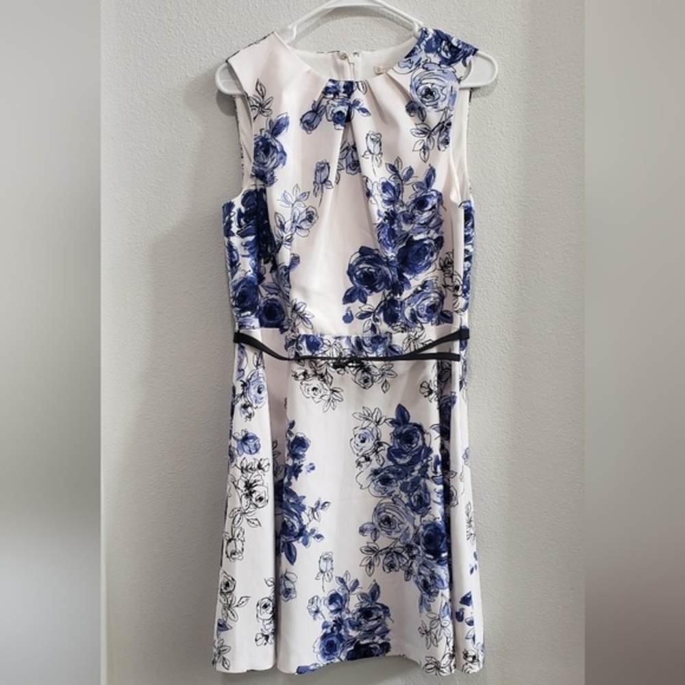 Signature Darby blue/ white floral mini dress size 12